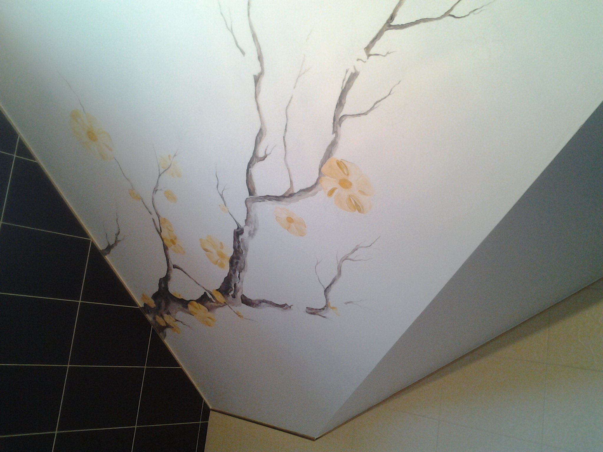 Трещины на потолке. Декор трещины на стене. Декорирование трещины на стене. Микротрещины на потолке.