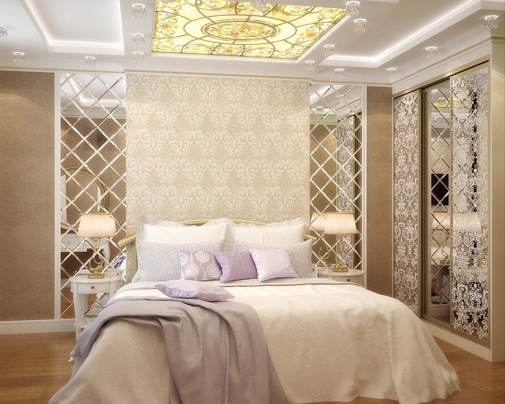 Спальня с зеркалами по бокам кровати