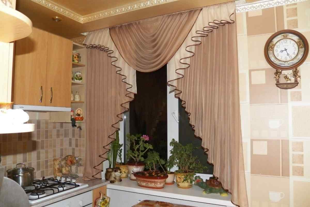 Дизайн штор на кухню с ламбрекеном