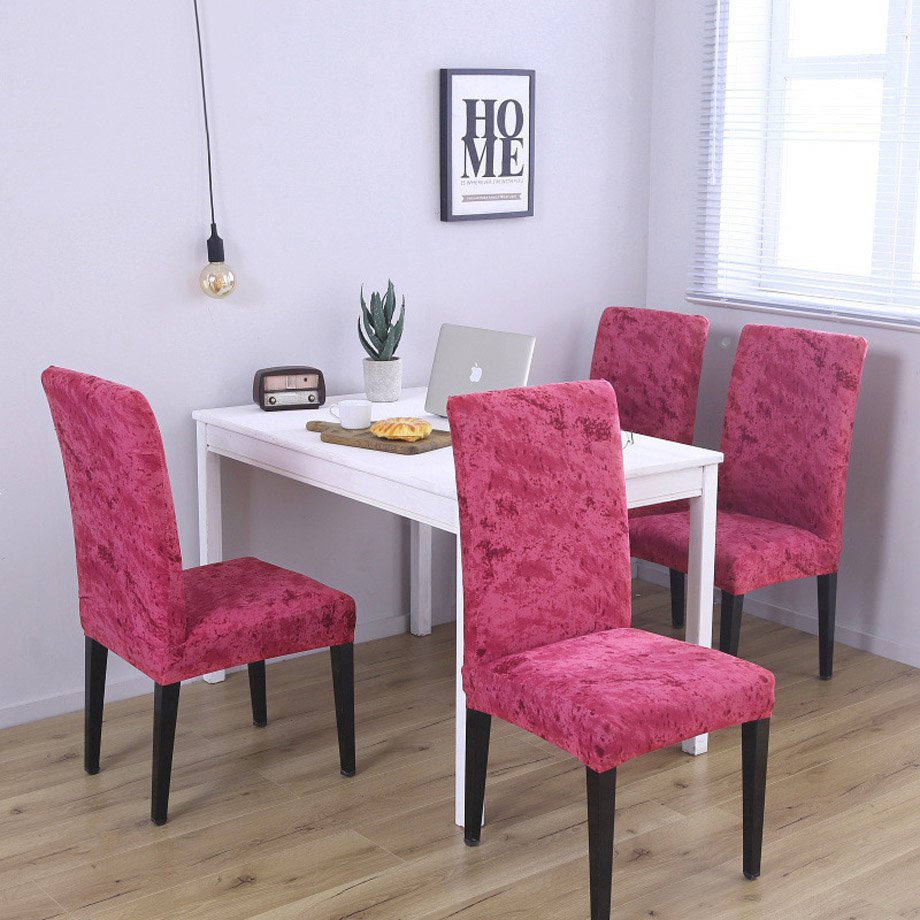Розовые стулья на кухне