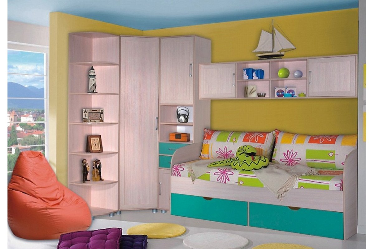 Детская комната с двумя диванами