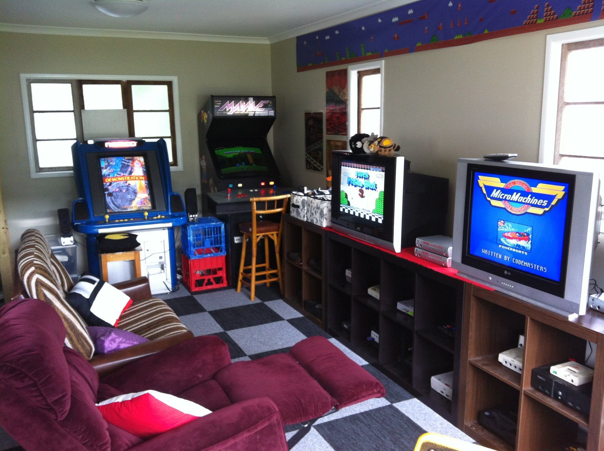 Игры комнаты видео. Крутая игровая комната. Игровая комната для подростков. Геймерская комната. Игровая комната геймерская.