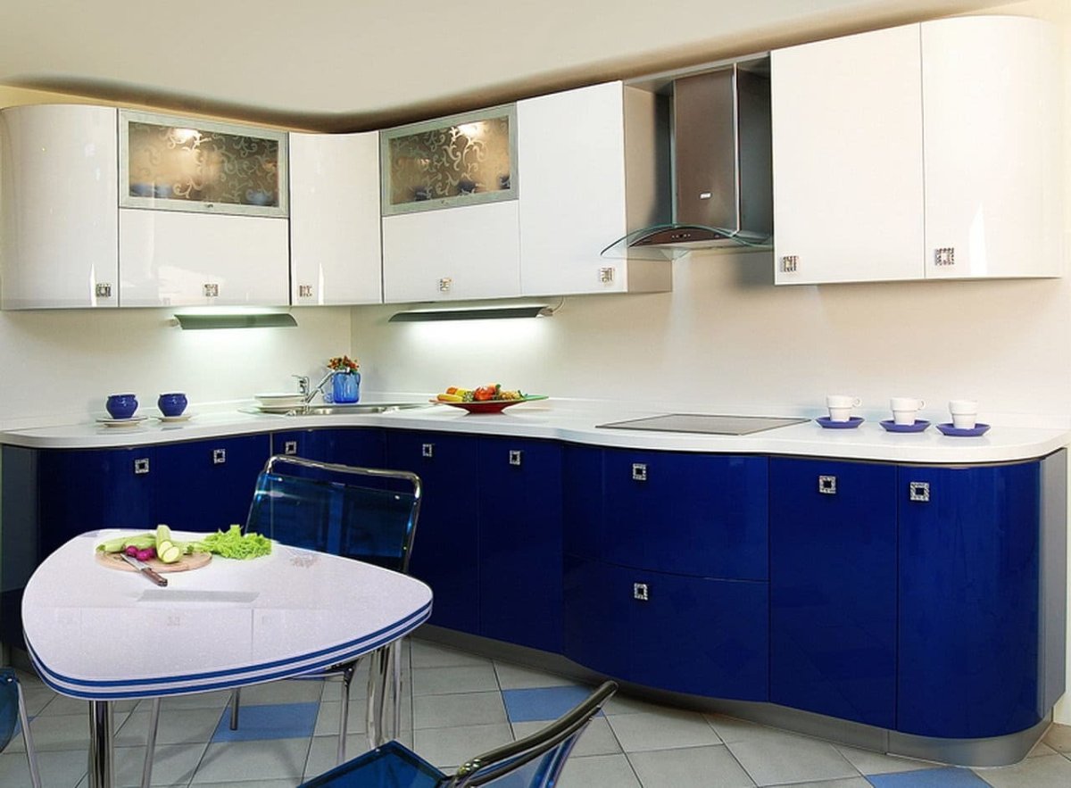 Угловая синяя кухня