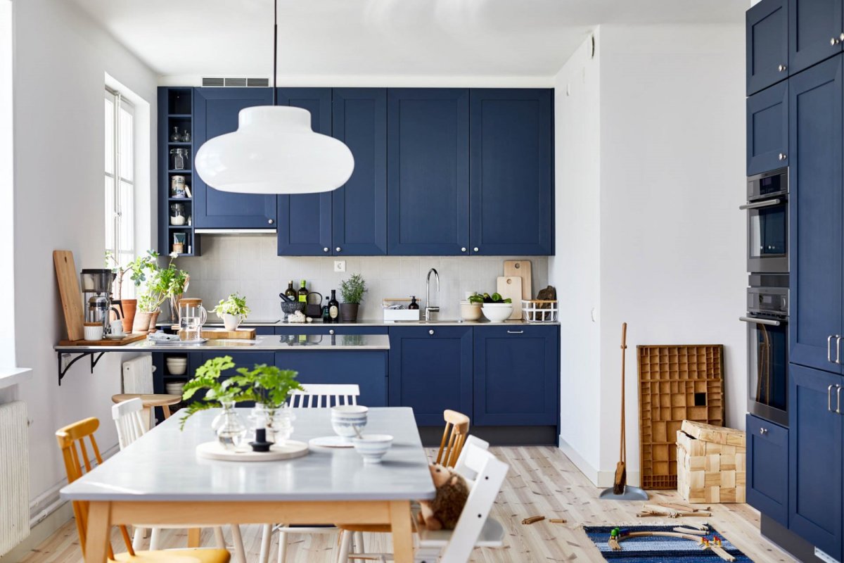 Кухня в скандинавском стиле синяя