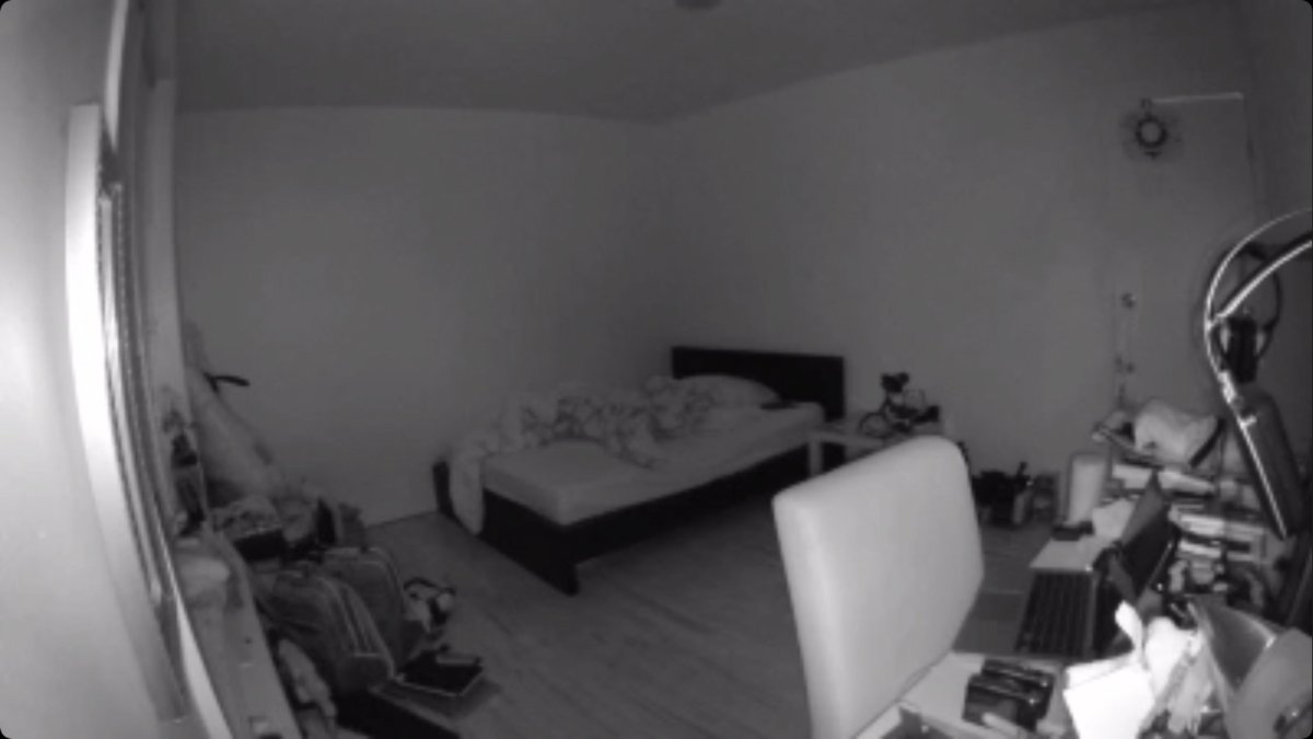 Скрытая камера в комнате