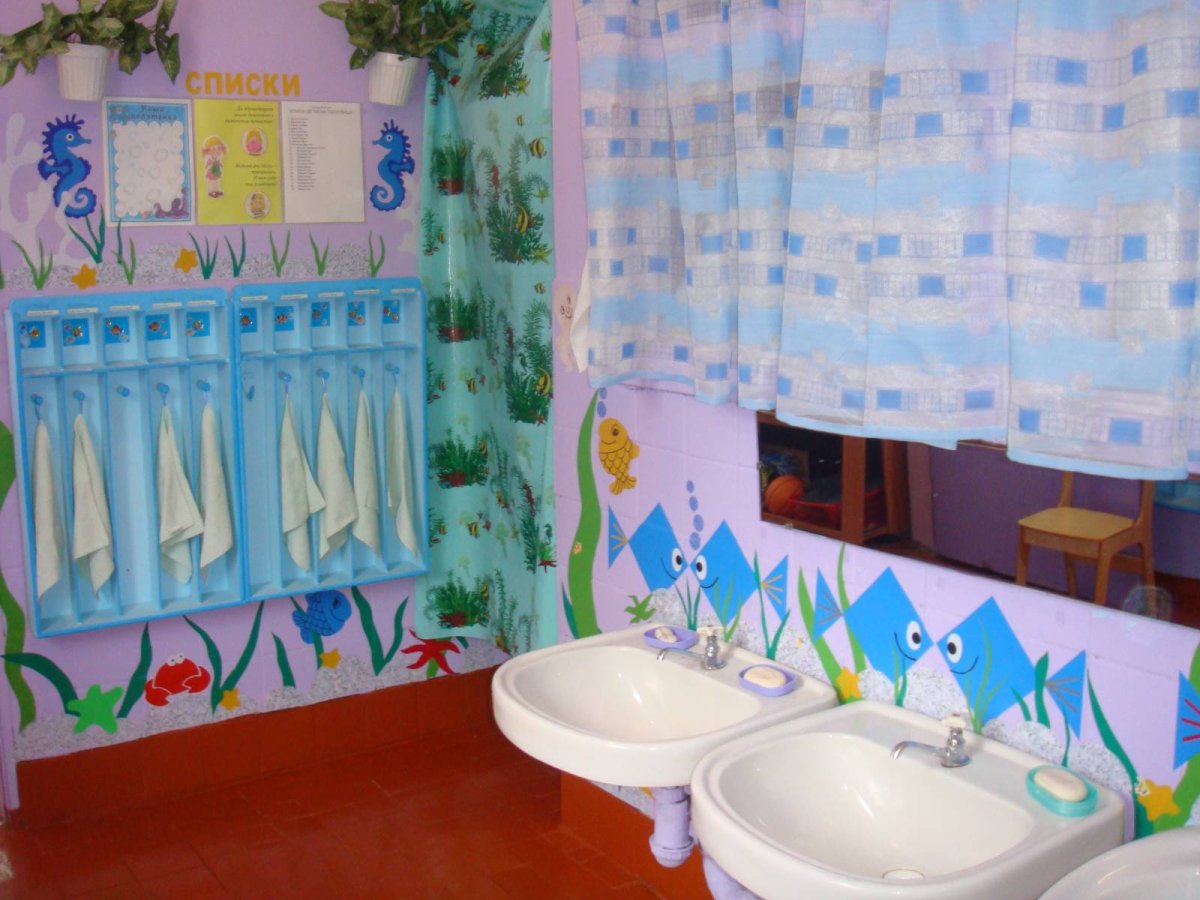 Умывальная комната в детском саду