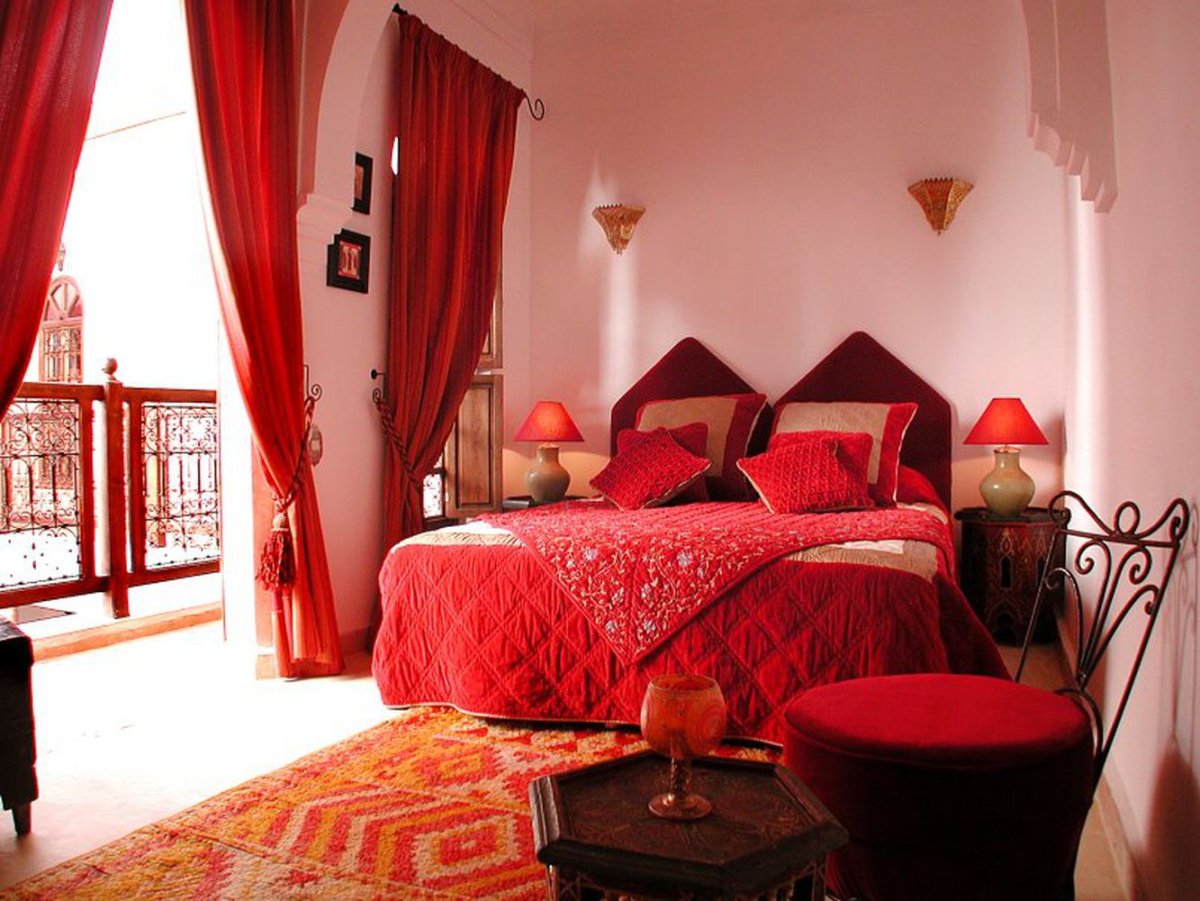 Special room. Шторы в стиле Марракеш-Марокко. Спальня в стиле Марокко Марракеш. Красный интерьер марокканский стиль. Интерьер в марокканском стиле в красных тонах.