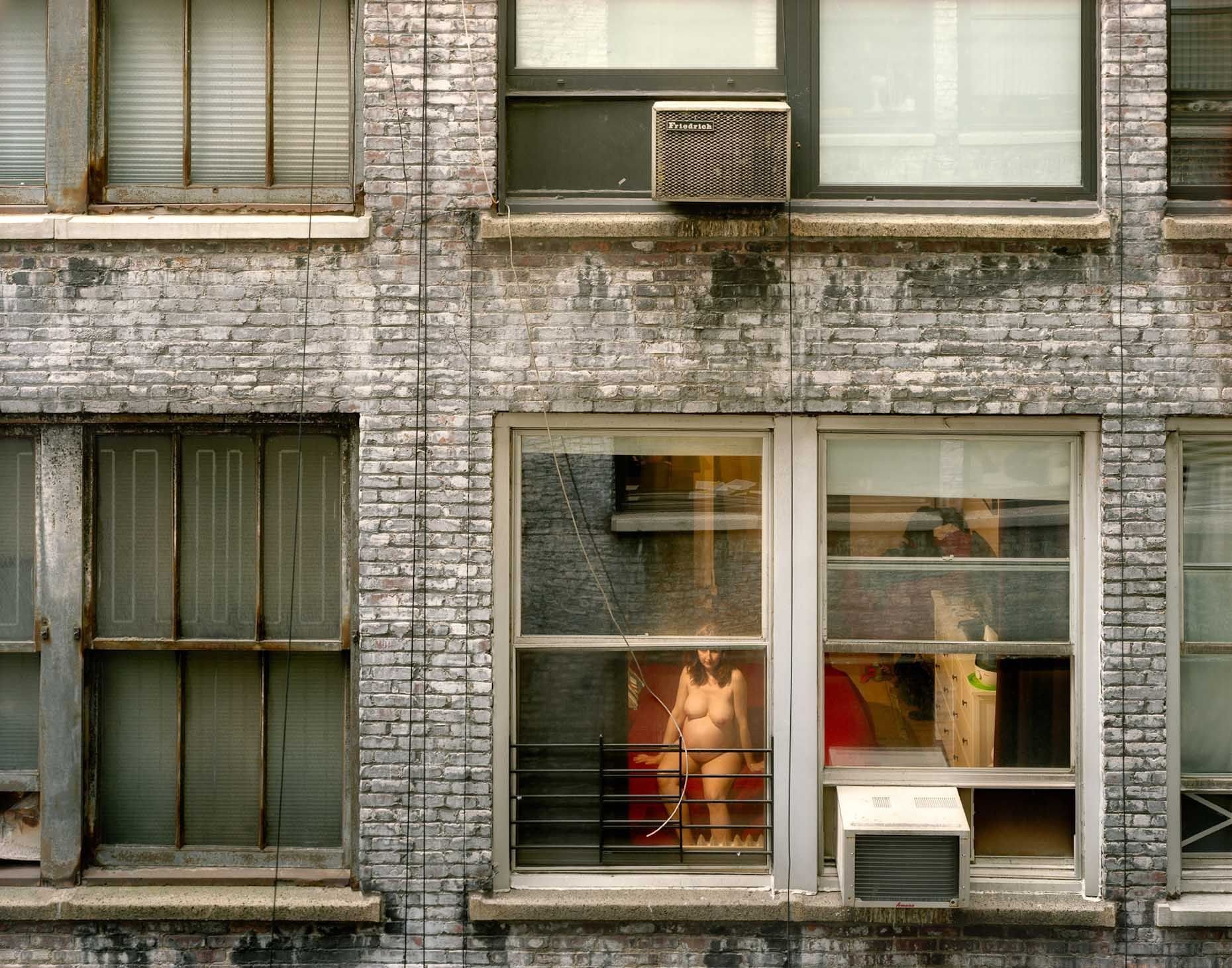 Подглядывания первые. Париж напротив. Гейл Алберт-Халабан, «из моего окна». Загляни в окно.