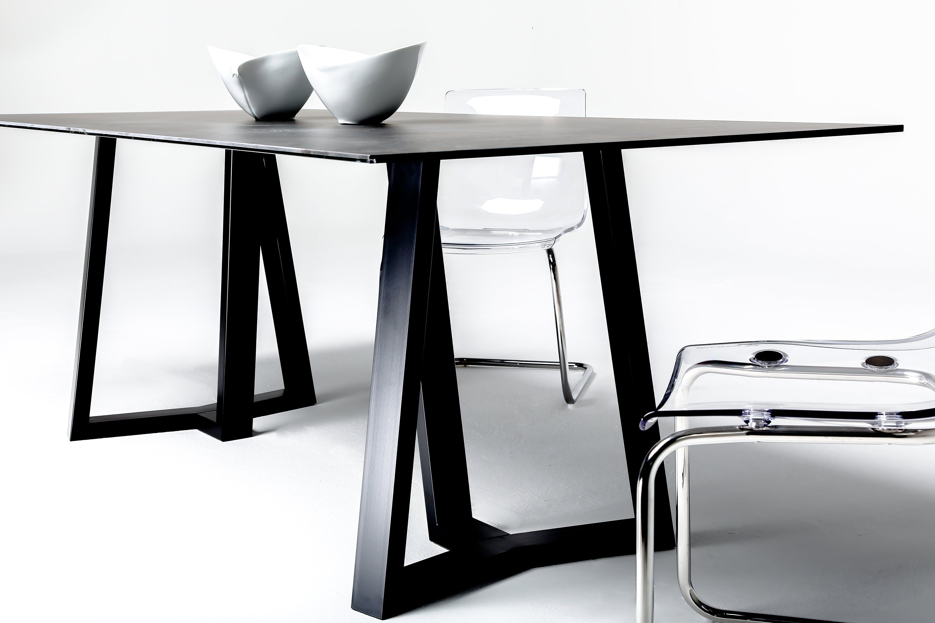 Стол обеденный металл. Обеденный стол silhouette Pedestal Dining Table. Подстолье металлическое для обеденного стола. Дизайнерские столы из металла. Подстолье для обеденного стола из металла.
