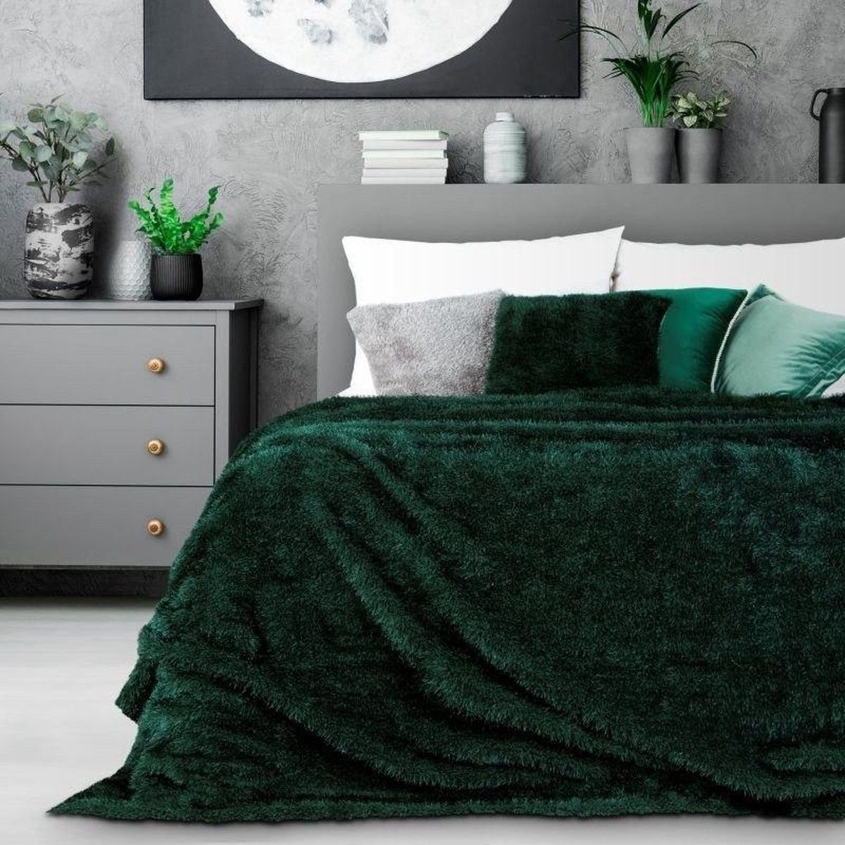 Зеленый плед на кровать