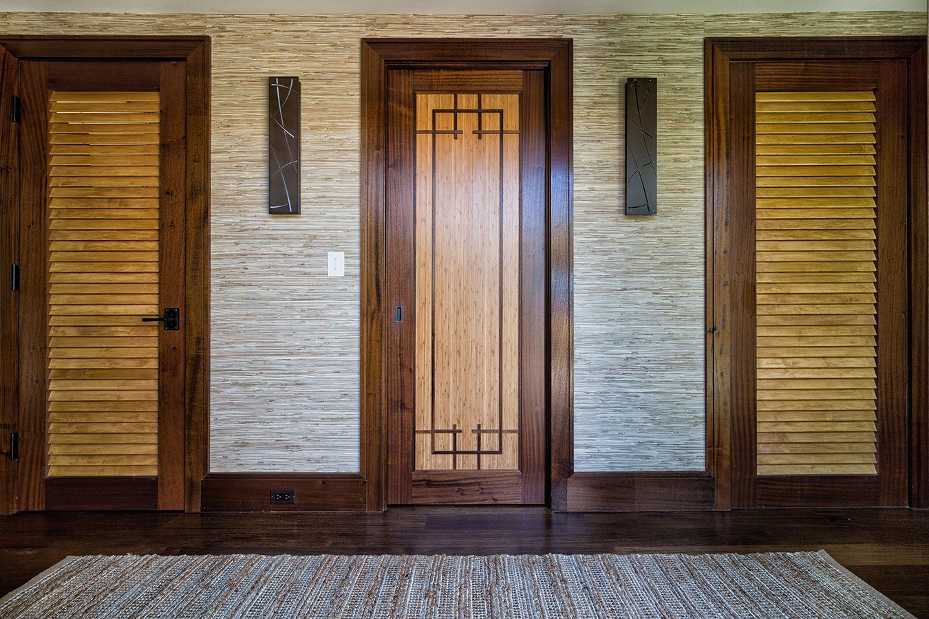 Двери деревянные дома цена. Деревянная дверь. Дизайнерские двери. Двери под дерево. Деревянные двери межкомнатные.