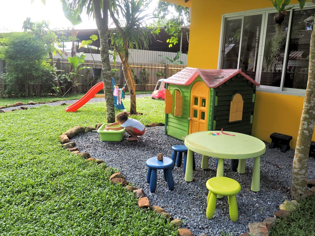 Оформление детской площадки на даче