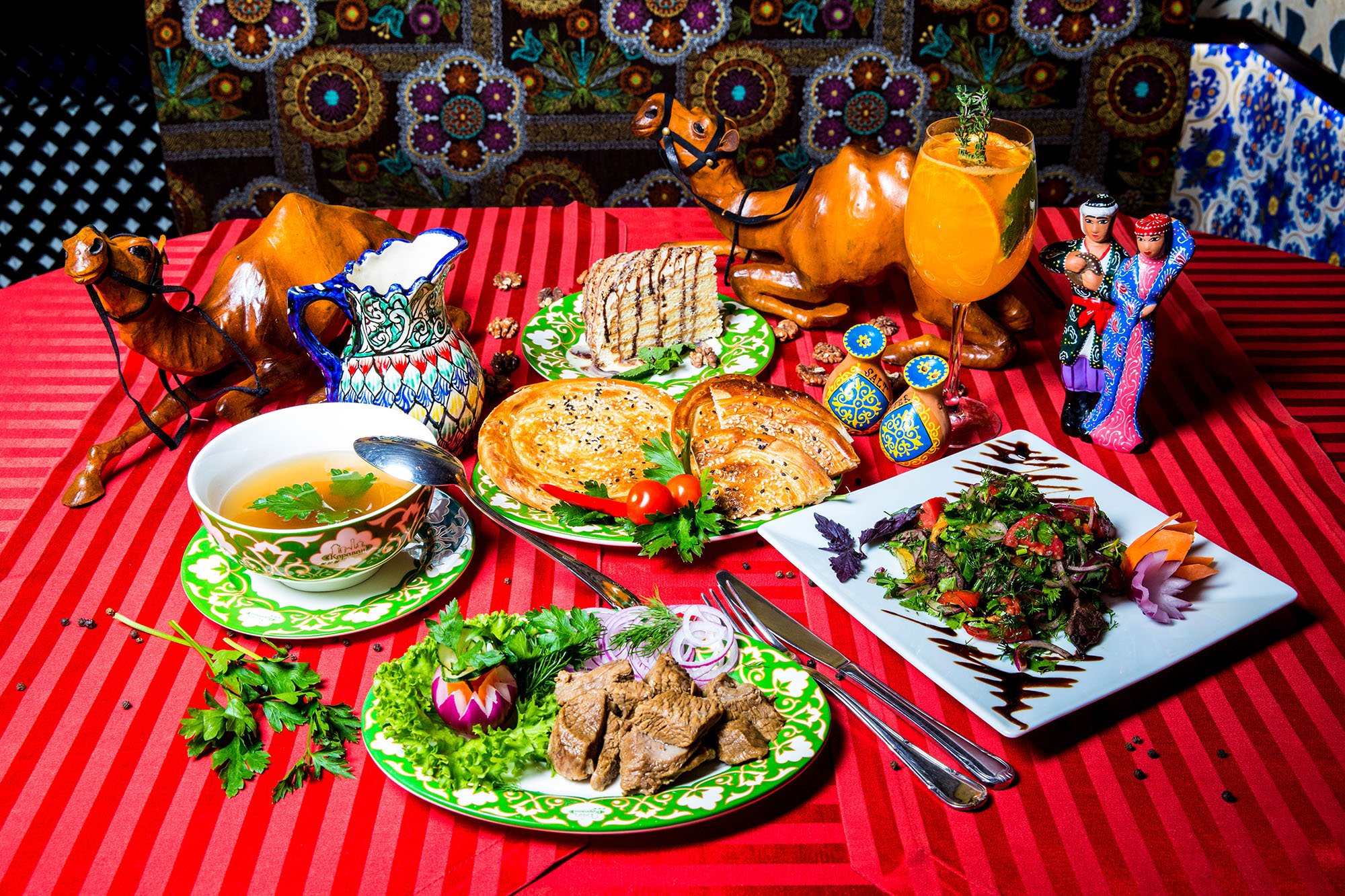 Ближайшая узбекская кухня. Блюда Узбекистана. Нац блюда Узбекистана. Дастархан Узбекистан. Дастархан Шурпа Узбекистан.
