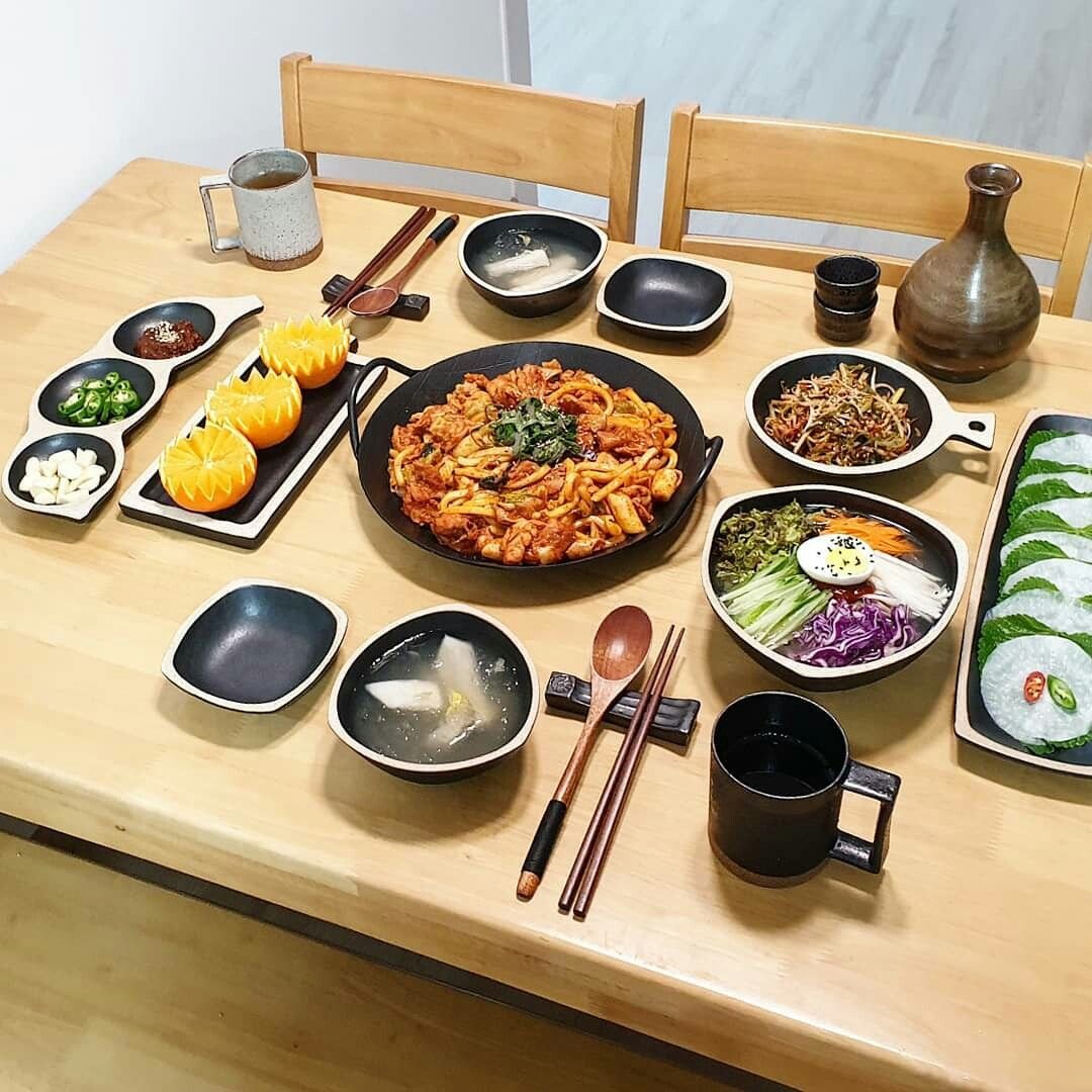 Японский стол для еды