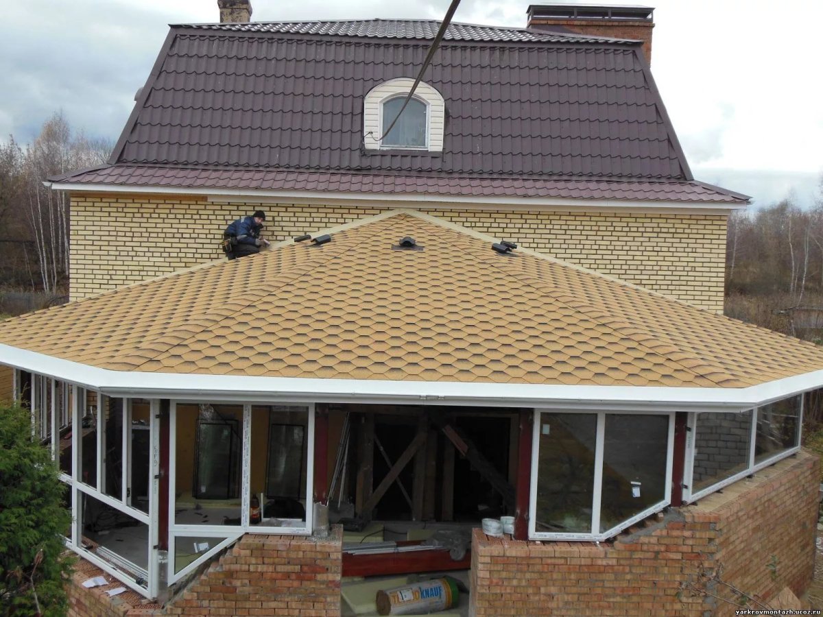 Вальмовая крыша с террасой