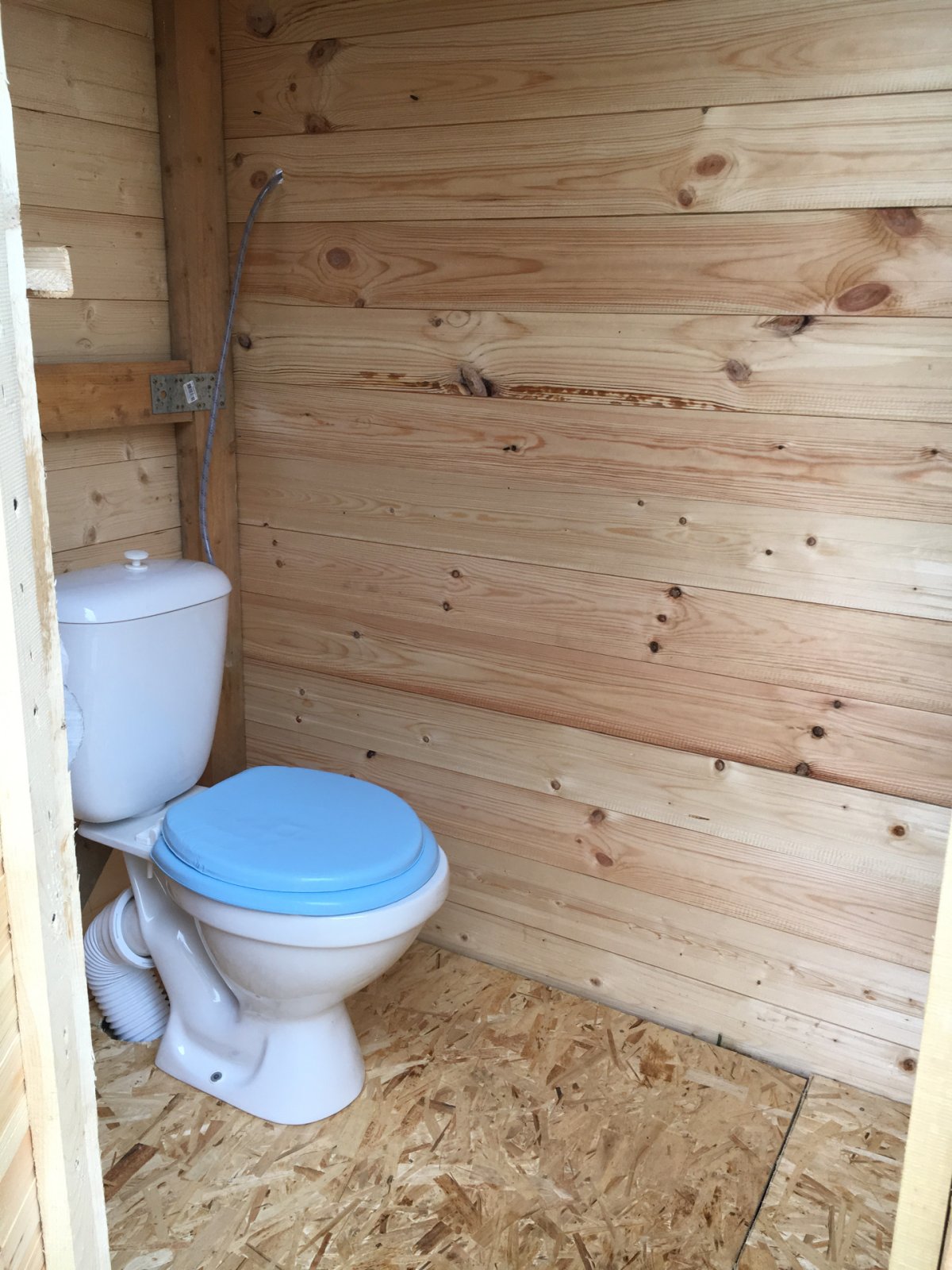 Деревенский туалет внутри