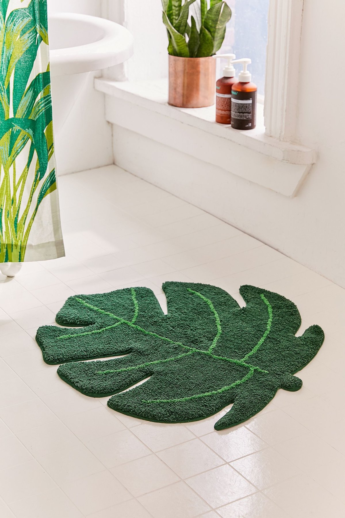 Зеленый коврик в ванную
