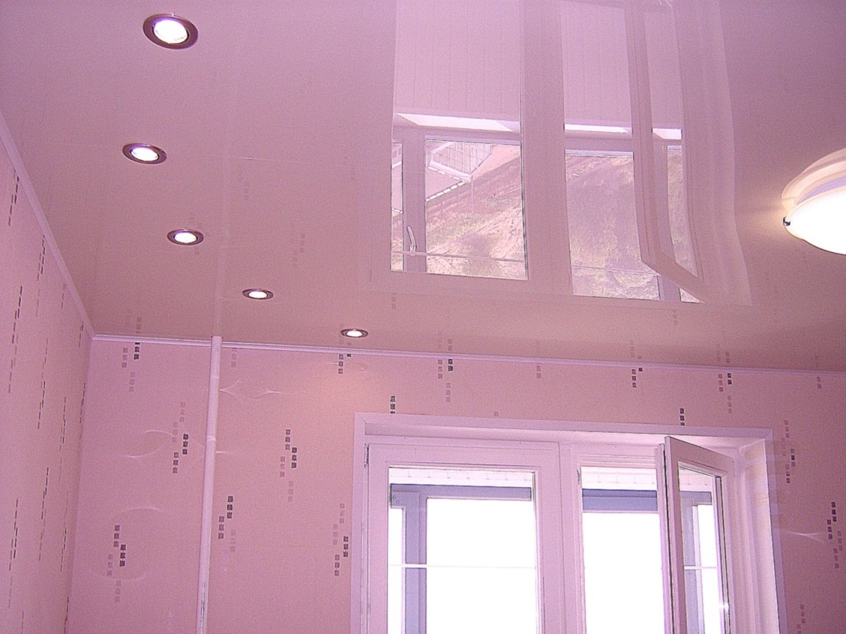 Размещение светильников на натяжном потолке