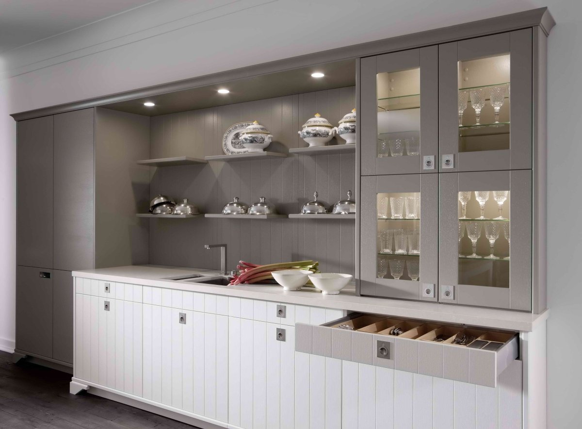 Навесные шкафы для кухни со стеклом