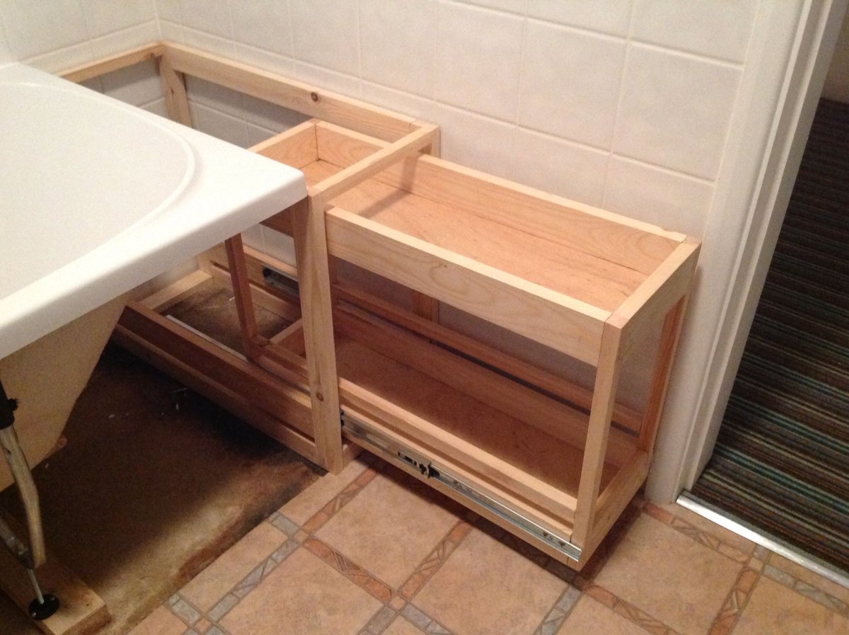 Выдвижной ящик под ванной