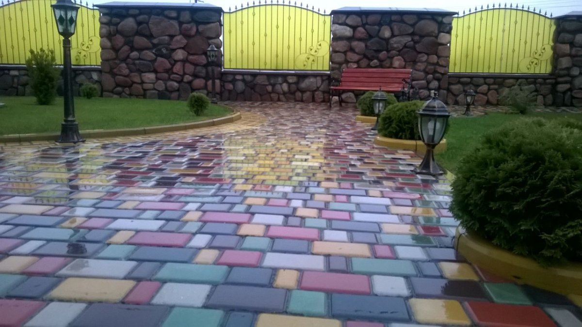 Разноцветная тротуарная плитка
