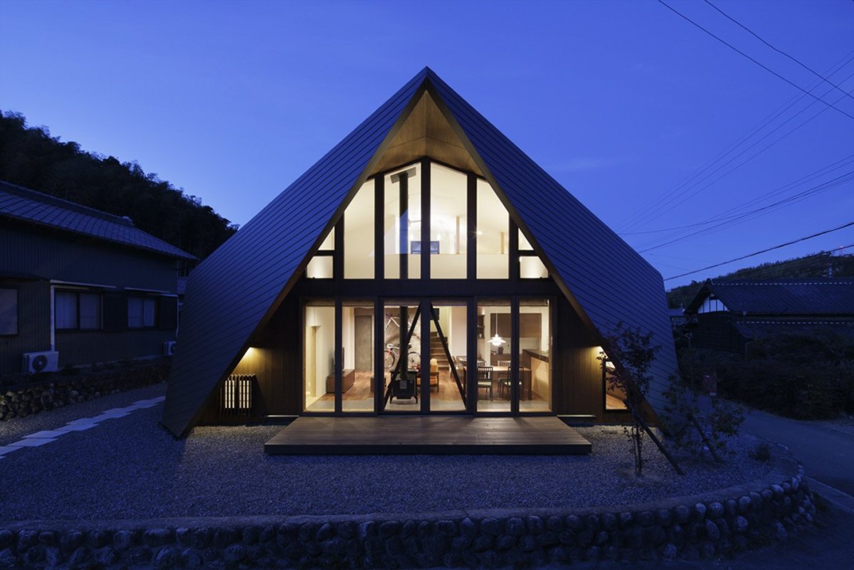 Дома с треугольной крышей