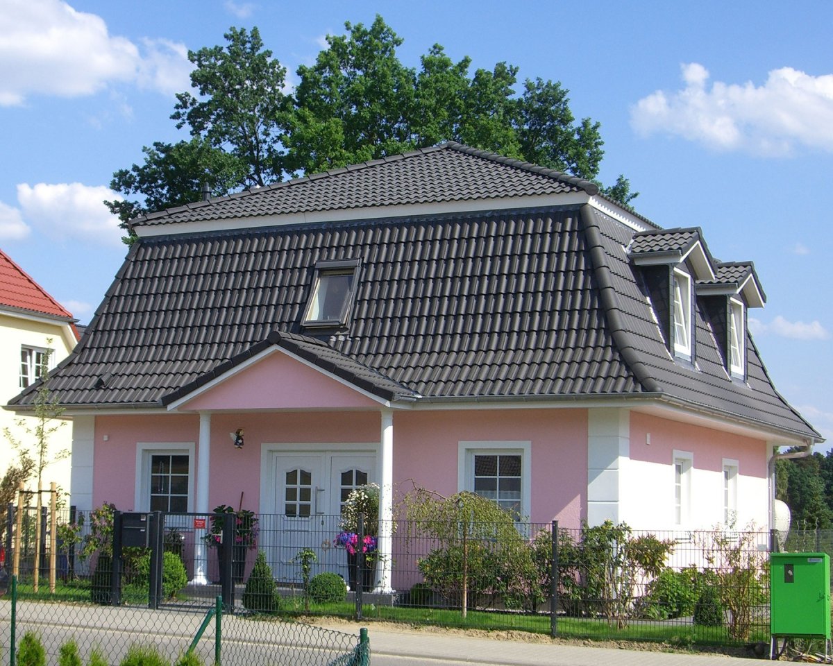 Крыша дома из металлочерепицы