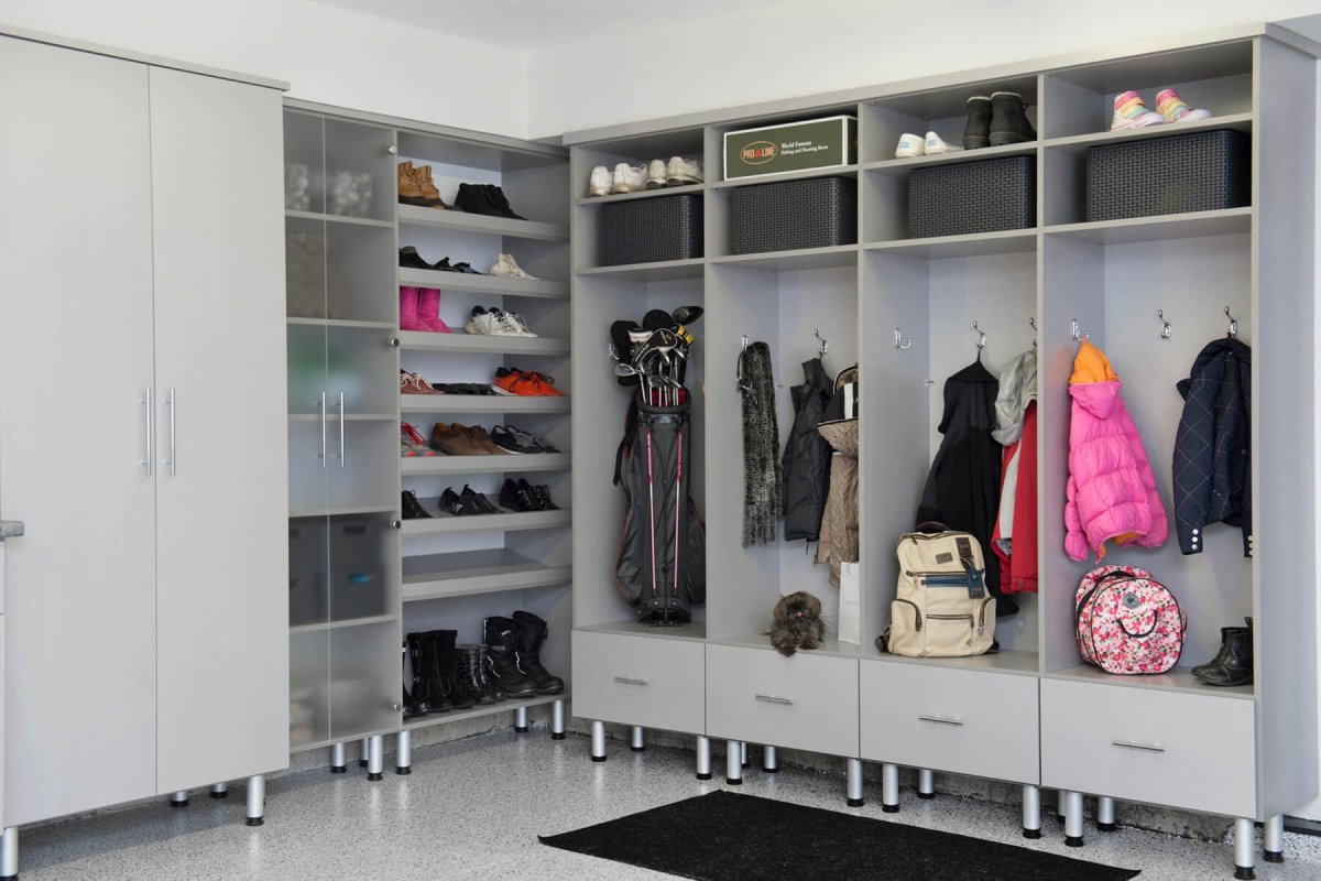 Шкаф для одежды в гараж