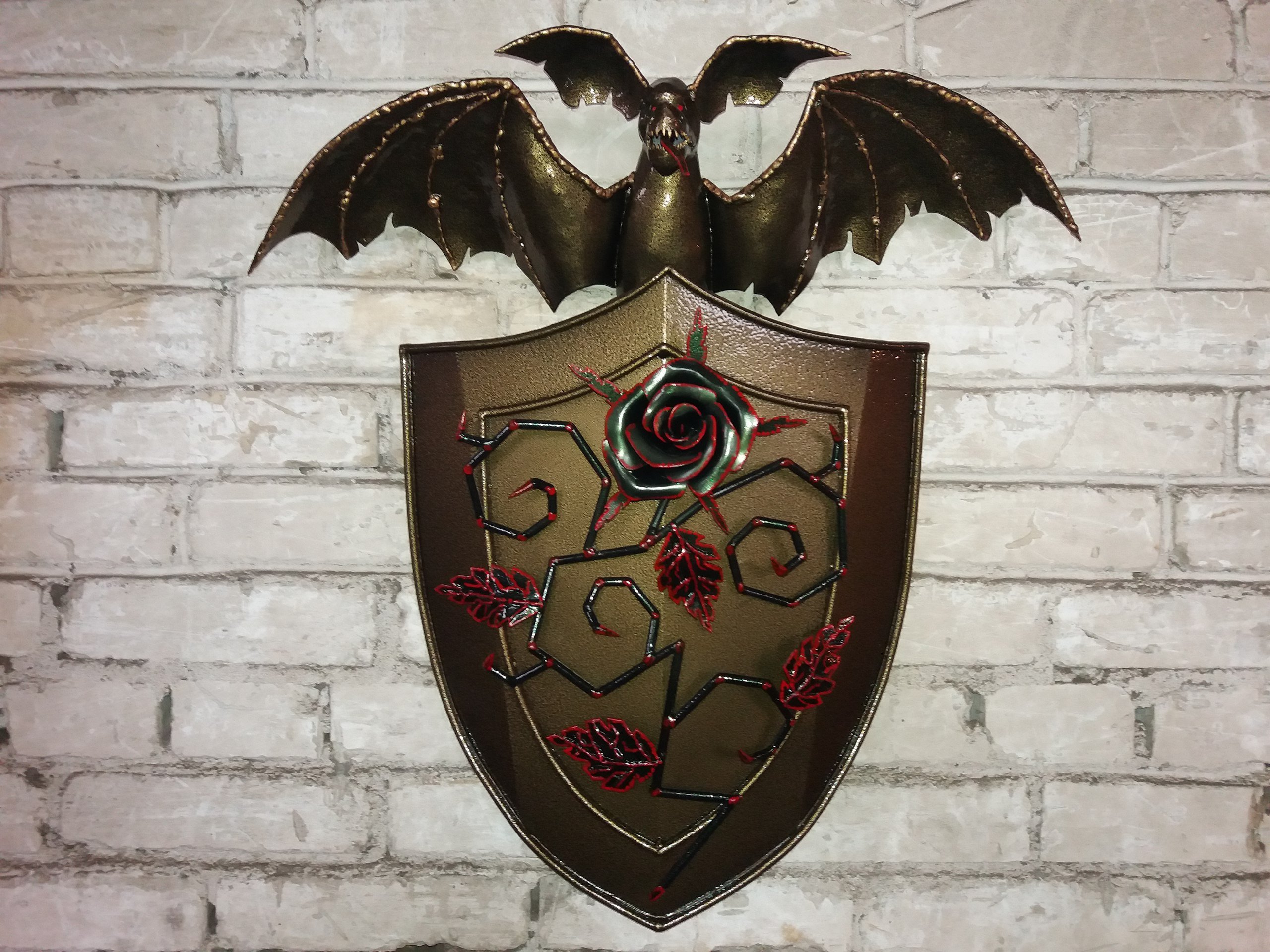 Shield knight. Декоративный щит. Готический щит. Кованый щит. Средневековый Рыцарский щит.