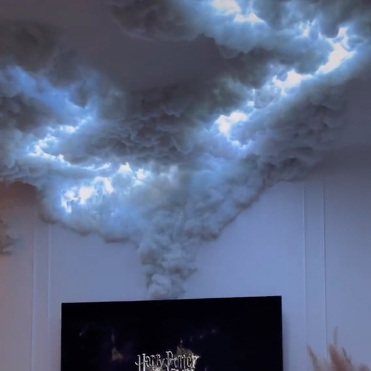 Светодиодная лента облака на потолке