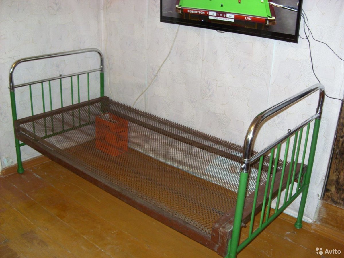 Советская железная кровать
