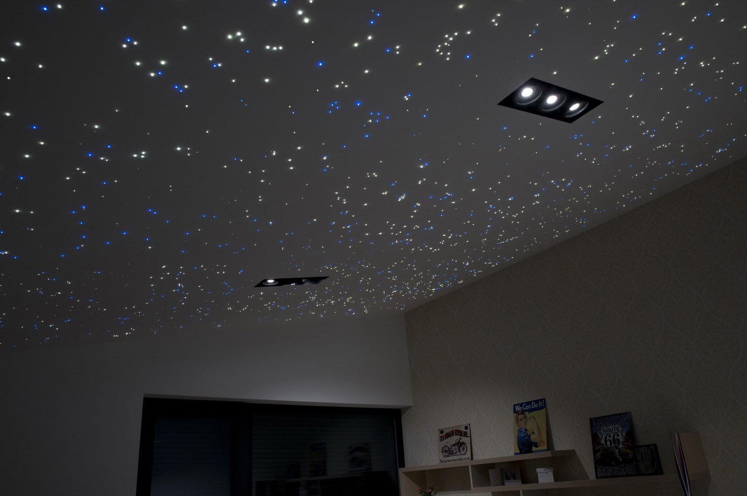 Делаем звездное небо. Комплект оптоволоконного освещения «звездное небо» Premier St RGB 300. Старпинс звездное небо. Натяжной потолок звездное небо оптоволокно. Натяжной потолок Млечный путь.