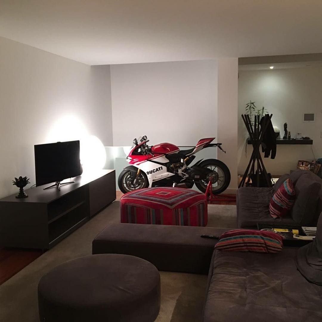 Мотоцикл в квартире дизайн