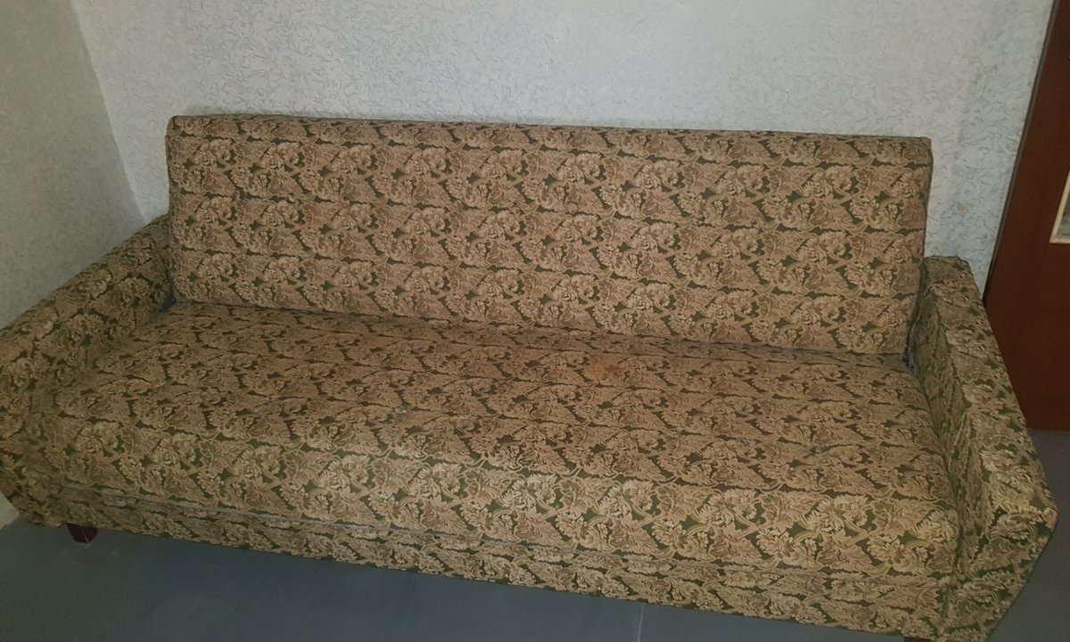 Советский диван с поднимающейся спинкой